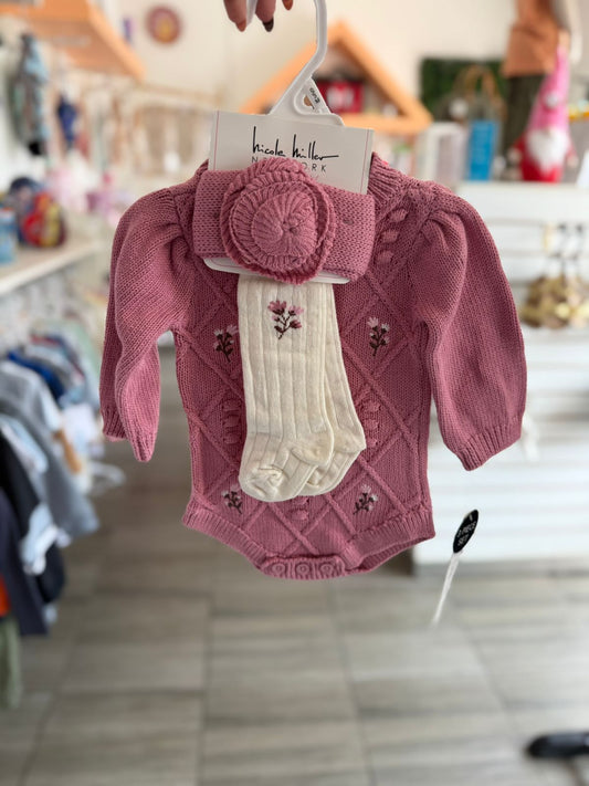 Romper con calcetas y tiara para bebé