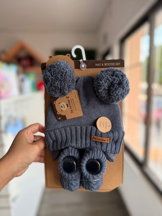 Set de gorro y botas para bebé