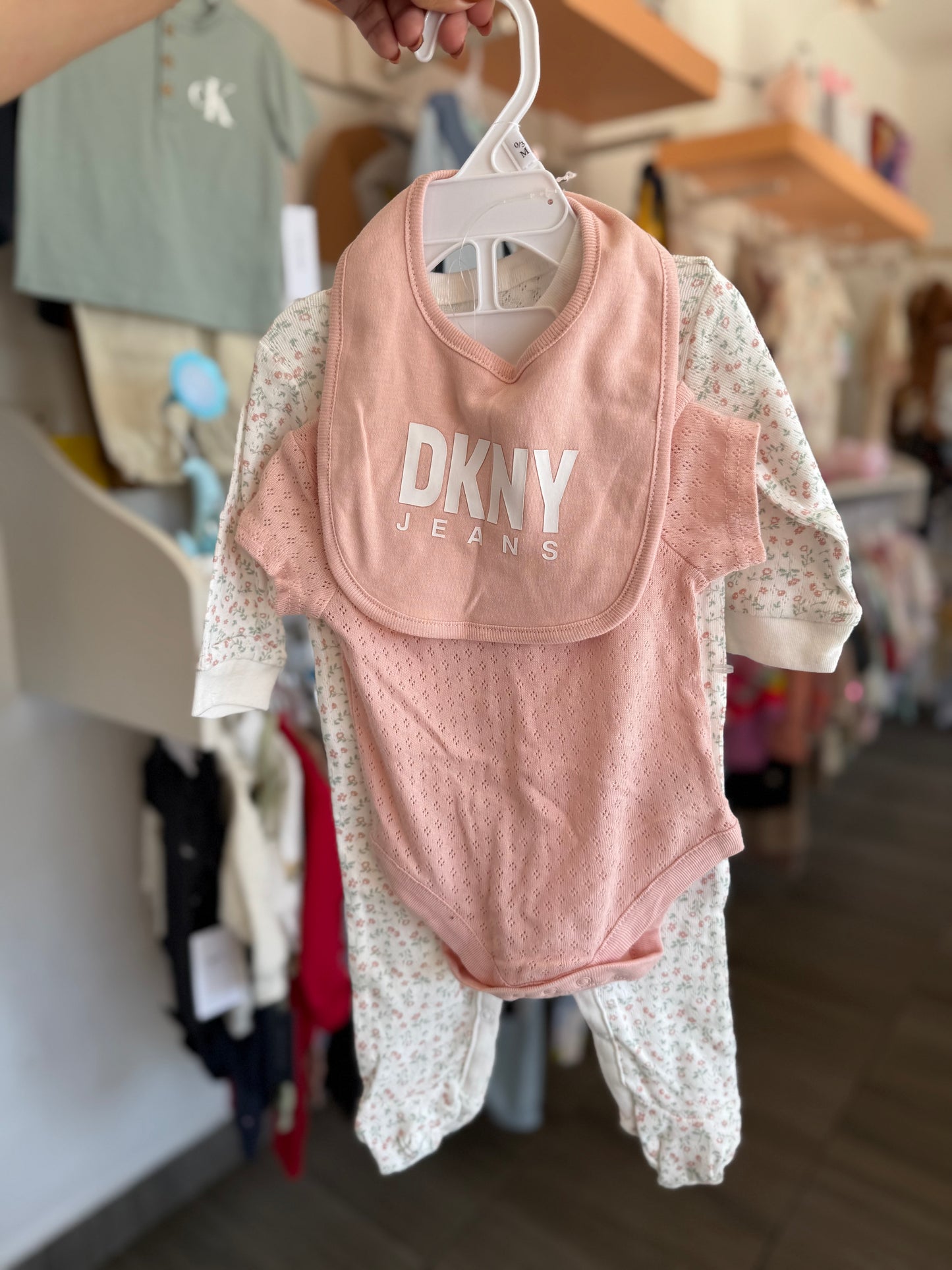 Set DKNY para bebé