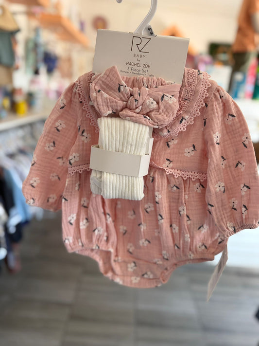 Romper con calcetas y moño para bebé
