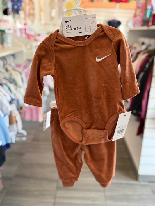 Conjunto Nike para bebé